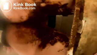 Big poop in white panties under green skirt