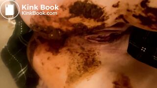 Big poop in white panties under green skirt