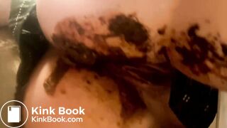 Big poop in white panties under green skirt