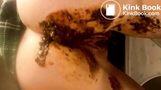 Big poop in white panties under green skirt