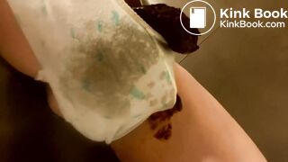 Big poop in white panties under green skirt