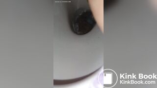 girl pooping selfie2