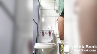 Sexy foreign chick pooping pt 2