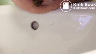 shitting in the sink - video 4