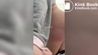 Thicc German ass shitting