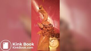 Girl pooping - video 784