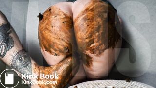 Shitting on a big foot @SCATDARK