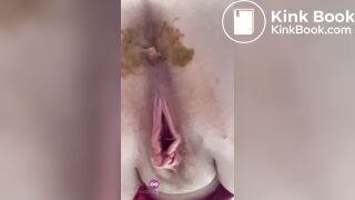 Mostrando o cú cagado