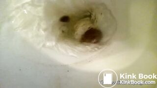 Thick white girl shitting