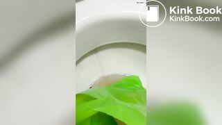 BRASILEIRA CAGA MERDA GIGANTE NO VADO E MOSTRA