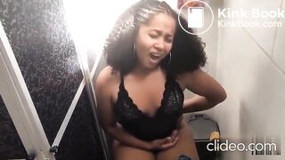 Girl fake toilet farts (Loop)