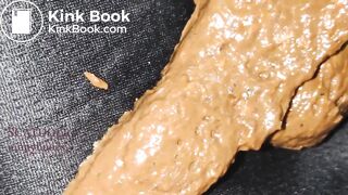 Hot girl shitting on her bra and masturbating