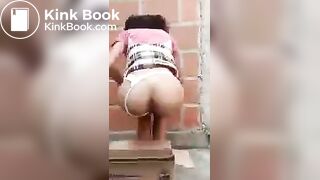 Shitting on a box