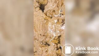 Echando una gran cagada para mi negra