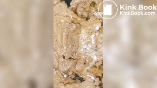 Echando una gran cagada para mi negra