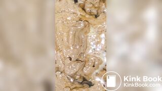 Echando una gran cagada para mi negra