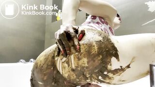 Huge poop and smearing in flowery panties