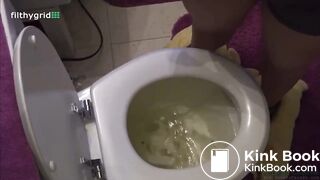D&k@ta pooping