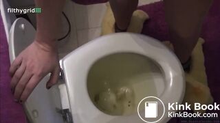 D&k@ta pooping