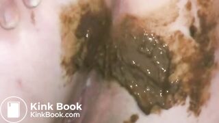 Poop in metallic tights