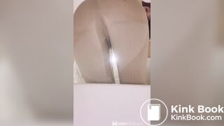 Hot Girl drops a fat log in the tub