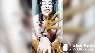 girl shitting on her feet - video 2