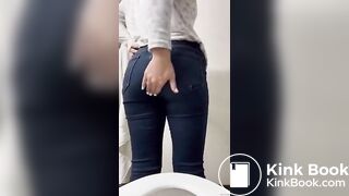 Girl pooping on toilet - video 134
