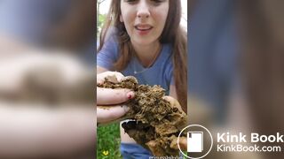 She eat her shit