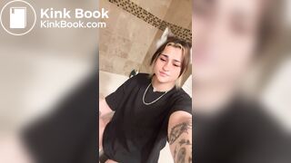 Girl pooping - video 766