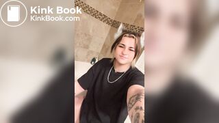 Girl pooping - video 766
