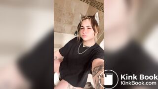 Girl pooping - video 766