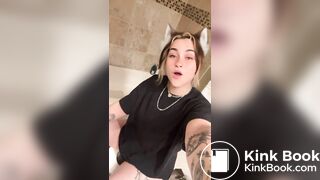 Girl pooping - video 766