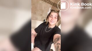 Girl pooping - video 766