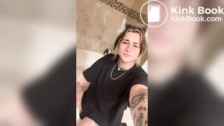 Girl pooping - video 766