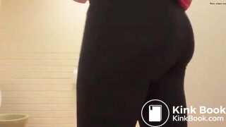 Girl poop - video 210