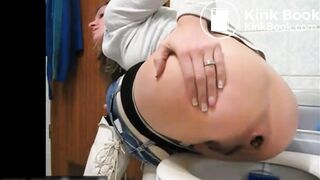 Girl pooping in the toilet - video 17
