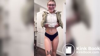 Girl poop - video 208