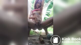 Hot babe pooping outside