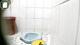 Hijab Voyeur Pooping