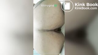 Linda Latina fitness cagando no vaso