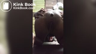 Cagando em diferentes posições