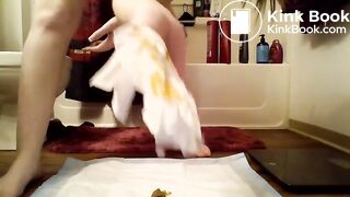 Girl poop - video 211