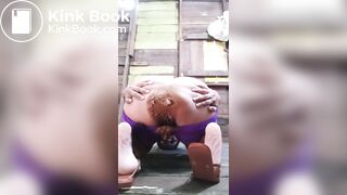 Brasileira cagando se melando de merda