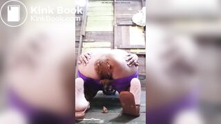 Brasileira cagando se melando de merda