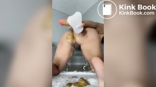 Puta safada cagando no consolo