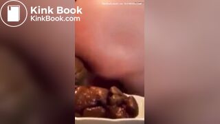 Loirinha cagando grosso