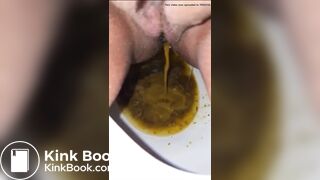 女人腹泻拉水视频