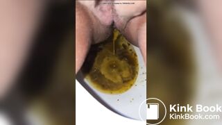 女人腹泻拉水视频