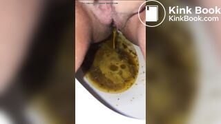 女人腹泻拉水视频