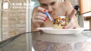 One of my favorite scat girl making more shit cakes